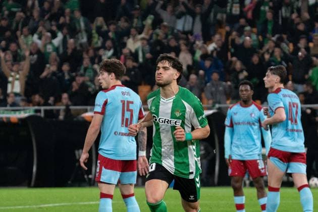 Fußball, EuroLeague, Real Betis Sevilla - Feyenoord Rotterdam #4 Ez Abde (N10) celebrates Betis second goal during the UEFA Europa League 25 26 match between Real Betis and Feyenoord at the Estadio La Cartuja in Sevilla, Spain Copyright: xAndresxLopezxSheridanxx xSPPx Sportspressphoto_SPR86743