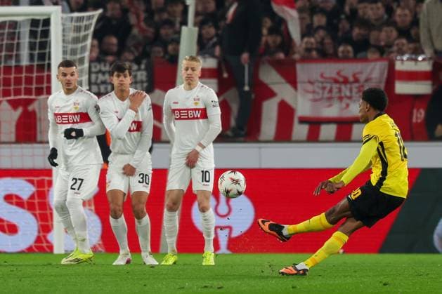 Free kick by Alvyn Sanches 10 BSC Young Boys Bern , Badredine Bouanani 27 VfB Stuttgart , Chema Andres 30 VfB Stuttgart and Chris Fuehrich 10 VfB Stuttgart await the ball, Action, VfB Stuttgart vs BSC Young Boys Bern, Football, Men, UEFA Europa League, Season 2025 2026, Matchday 8, 29 01 2026 DFB regulations prohibit any use of photographs as image sequences and or quasi video Stuttgart Baden Wuerttemberg Germany Copyright: xkolbert-press MartinxAgüerax