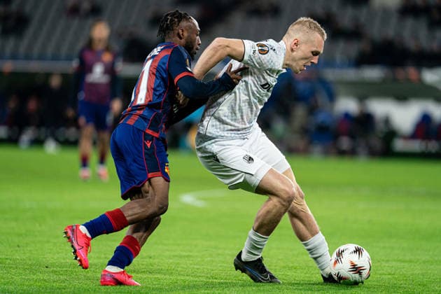 Karel Spacil (5 FC Viktoria Plzen), right, and Benie Adama Traore (11 FC Basel 1893), left, in action during the UEFA Europa League match between FC Basel 1893 and FC Viktoria Plzen at St. Jakob-Park, Basel, Switzerland. Copyright: xPriscilaxBütlerx xSPPx Sportspressphoto_SPR86747