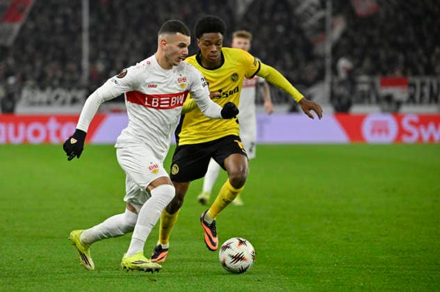 duel, action Badredine Bouanani VfB Stuttgart 27 vs Edimilson Ferndandes BSC Young Boys Bern 06 VfB Stuttgart vs Young Boys Bern YB EUROPA LEAGUE EL 29 01 2026 DFL REGULATIONS PROHIBIT ANY USE OF PHOTOGRAPHS AS IMAGE SEQUENCES AND OR QUASI VIDEO VfB Stuttgart vs Young Boys Bern YB