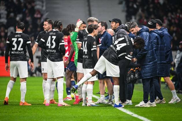 January 29, 2026, Lamorlaye, France, France: Julian SCHUSTER of Fribourg with teammates during the UEFA Europa League, League Phase MD8 match between Lille OSC (LOSC) and SC Freiburg at Pierre Mauroy Stadium on January 29, 2026 in Villeneuve-d Ascq near Lille, France. Lamorlaye France - ZUMAm308 20260129_zsp_m308_004 Copyright: xMatthieuxMirvillex
