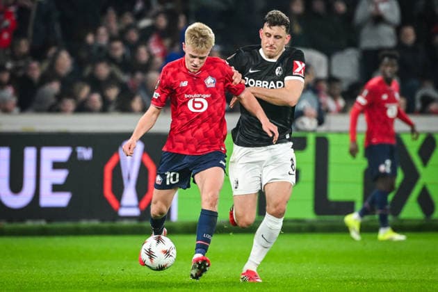 January 29, 2026, Lamorlaye, France, France: Hakon ARNAR HARALDSSON of Lille and Maximilian EGGESTEIN of Fribourg during the UEFA Europa League, League Phase MD8 match between Lille OSC (LOSC) and SC Freiburg at Pierre Mauroy Stadium on January 29, 2026 in Villeneuve-d Ascq near Lille, France. Lamorlaye France - ZUMAm308 20260129_zsp_m308_005 Copyright: xMatthieuxMirvillex