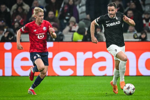 January 29, 2026, Lamorlaye, France, France: Hakon ARNAR HARALDSSON of Lille and Christian GUNTER of Fribourg during the UEFA Europa League, League Phase MD8 match between Lille OSC (LOSC) and SC Freiburg at Pierre Mauroy Stadium on January 29, 2026 in Villeneuve-d Ascq near Lille, France. Lamorlaye France - ZUMAm308 20260129_zsp_m308_006 Copyright: xMatthieuxMirvillex