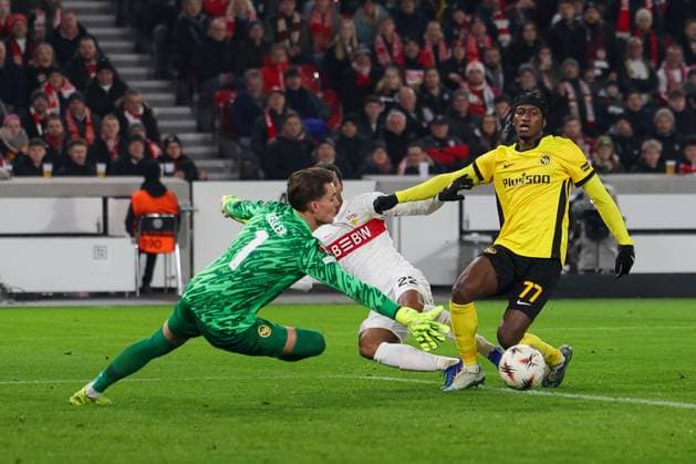 Action between Lorenz Assignon 22 VfB Stuttgart , and Marvin Keller 1 BSC Young Boys Bern and Joel Monteiro 77 BSC Young Boys Bern , VfB Stuttgart vs BSC Young Boys Bern, Football, Men, UEFA Europa League, Season 2025 2026, Matchday 8, 29 01 2026 DFB regulations prohibit any use of photographs as image sequences and or quasi video Stuttgart Baden Wuerttemberg Germany Copyright: xkolbert-press MartinxAgüerax