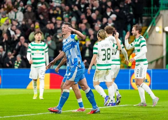 Nick Viergever of FC Utrecht reacts after scoring an own goal to give Celtic a 2-0 lead. Celtic v Utrecht, UEFA Europa League, Group Stage, Football, Celtic Park, Glasgow, UK - 29 Jan 2026Glasgow Celtic Park United Kingdom EDITORIAL USE ONLY No use with unauthorised audio, video, data, fixture lists, club league logos or live services. Online in-match use limited to 120 images, no video emulation. No use in betting, games or single club league player publications. Copyright: xStuartxWallace Shutterstockx 16445870ai