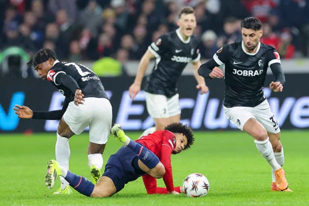 Junior Adamu SC Freiburg , Tiago Santos OSC Lille and Vincenzo Grifo SC Freiburg battle for the ball, UEFA Europa League 2025 26 League Phase MD8, LOSC Lille v SC Freiburg, Stade Pierre Mauroy on January 29, 2026 in Lille, France Photo by Marco Steinbrenner DeFodi Images Junior Adamu SC Freiburg , Tiago Santos OSC Lille and Vincenzo Grifo SC Freiburg battle for the ball, UEFA Europa League 2025 26 League Phase MD8, LOSC Lille v SC Freiburg, Stade Pierre Mauroy, January 29, 2026 in Lille, France Photo by Marco Steinbrenner DeFodi Images