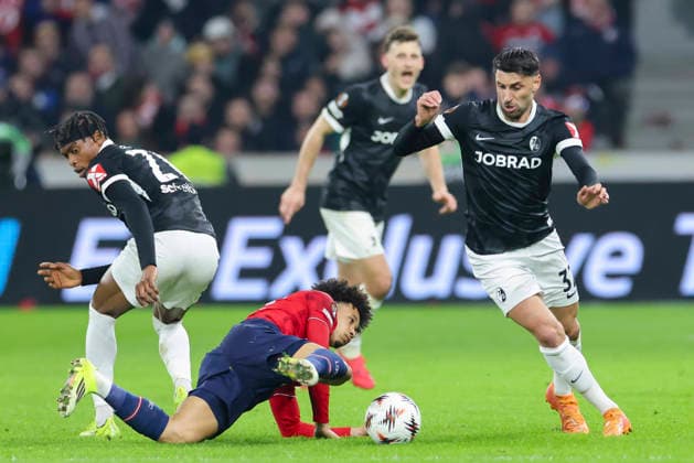 Junior Adamu SC Freiburg , Tiago Santos OSC Lille and Vincenzo Grifo SC Freiburg battle for the ball, UEFA Europa League 2025 26 League Phase MD8, LOSC Lille v SC Freiburg, Stade Pierre Mauroy on January 29, 2026 in Lille, France Photo by Marco Steinbrenner DeFodi Images Junior Adamu SC Freiburg , Tiago Santos OSC Lille and Vincenzo Grifo SC Freiburg battle for the ball, UEFA Europa League 2025 26 League Phase MD8, LOSC Lille v SC Freiburg, Stade Pierre Mauroy, January 29, 2026 in Lille, France Photo by Marco Steinbrenner DeFodi Images