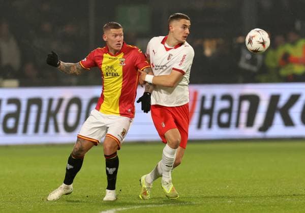 Victor Edvardsen of Go Ahead Eagles with Gustaf Lagerbielke of Braga during the match Go Ahead Eagles vs Braga at the De Adelaarshorst for the UEFA Europa League season 2025 2026 in DEVENTER, Netherlands on 29 january 2026 Photo by Peter Lous EYE4IMAGES