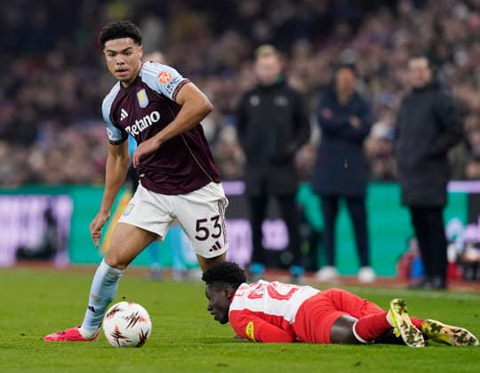 Birmingham, England, 29th January 2026. George Hemmings of Aston Villa gets past Edmund Baidoo of Red Bull Salzburg during the Aston Villa vs FC Salzburg UEFA Europa League match at Villa Park, Birmingham. Picture credit should read: Andrew Yates Sportimage EDITORIAL USE ONLY. No use with unauthorised audio, video, data, fixture lists, club league logos or live services. Online in-match use limited to 120 images, no video emulation. No use in betting, games or single club league player publications. SPI_032_AY_Villa_Salzburg SPI-4490-0032