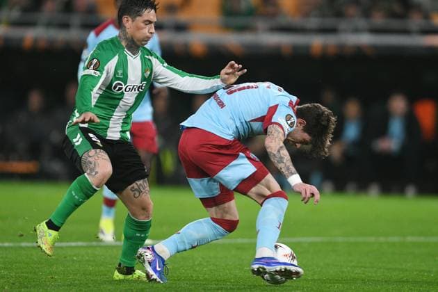 Fußball, EuroLeague, Real Betis Sevilla - Feyenoord Rotterdam #4 SEVILLA, 29-01-2026, Stadium La Cartuja, UEFA Football season 2025 2026, Europa League match between Betis Sevilla and Feyenoord. Pictures shows Feyenoord player Jordan Bos and Betis player Chimy Avila Betis Sevilla - Feyenoord  x201172107x Copyright: