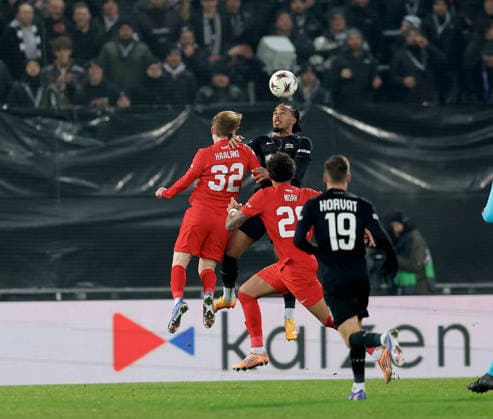 SOCCER - UEFA EL, Sturm vs Brann GRAZ,AUSTRIA,29.JAN.26 - SOCCER - UEFA Europa League, SK Sturm Graz vs SK Brann Bergen. Image shows Markus Haaland, Noah Holm (Brann) and Emanuel Aiwu (Sturm).  GEPAxpictures xHansxOberlaender