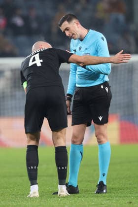 SOCCER - UEFA EL, Sturm vs Brann GRAZ,AUSTRIA,29.JAN.26 - SOCCER - UEFA Europa League, SK Sturm Graz vs SK Brann Bergen. Image shows Jon Gorenc Stankovic (Sturm) and referee Juxhin Xhaja (ALB).  GEPAxpictures xChrisxBauer