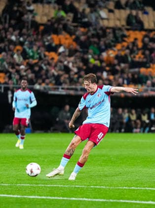Fußball, EuroLeague, Real Betis Sevilla - Feyenoord Rotterdam #4 UEFA Europa League: Real Betis v Feyenoord Sevilla - Luciano Valente of Feyenoord during the eighth match of the UEFA Europa League 2025 2026. The match is set between Real Betis Balompie and Feyenoord at Estadio La Cartuja on 29 January 2026 in Sevilla, Spain. Copyright: xYannickxVerhoevenx