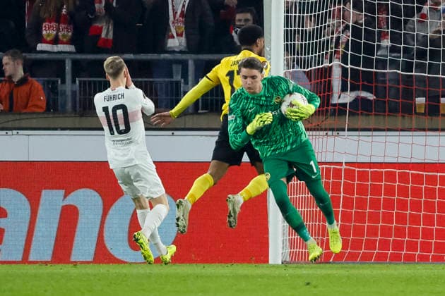 Chris Führich, Fuhrich VfB Stuttgart, 10 , Saidy Janko BSC Young Boys, 17 and Marvin Keller BSC Young Boys, 01 , Germany, Football, UEFA Europa League, Matchday 8, 2025 2026, VfB Stuttgart vs Young Boys Bern, 29 01 2026, Stuttgart MHP Arena Germany Copyright: xGrantxHubbsx