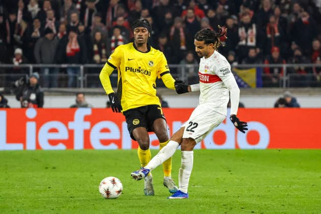 Joel Monteiro BSC Young Boys, 77 and Lorenz Assignon VfB Stuttgart, 22 fighting for the ball , Germany, Football, UEFA Europa League, Matchday 8, 2025 2026, VfB Stuttgart vs Young Boys Bern, 29 01 2026, Stuttgart MHP Arena Germany Copyright: xGrantxHubbsx