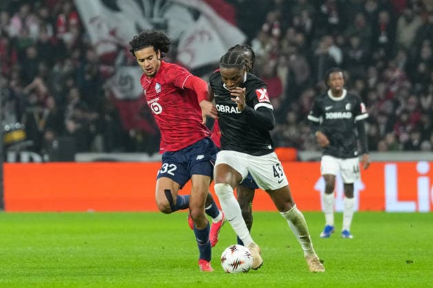 Ayyoub Bouaddi OSC Lille, 32 in duel with Bruno Ogbus SC Freiburg, 43 , France, Football, UEFA Europa League, Matchday 8, League stage, 2025 2026, OSC Lille vs SC Freiburg, 29 01 2026, Stade Pierre Mauroy, Lille, France Lille Stade Pierre Mauroy DÃ partements Nord, Hauts de Fra France Copyright: xArnexAmbergx