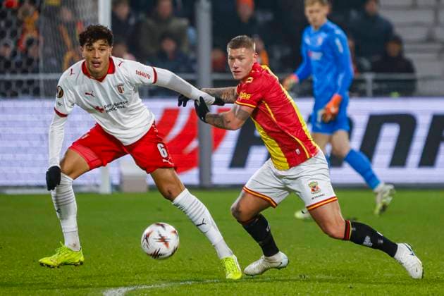 Vitor Carvalho of SC Braga and Victor Edvardsen of Go Ahead Eagles runs with the ball Go Ahead Eagles v SC Braga, UEFA Europa League 2025 26 League Phase MD8, Go Ahead Eagles v SC Braga, Stadion De Adelaarshorst, January 29, 2026, Deventer, Netherlands.