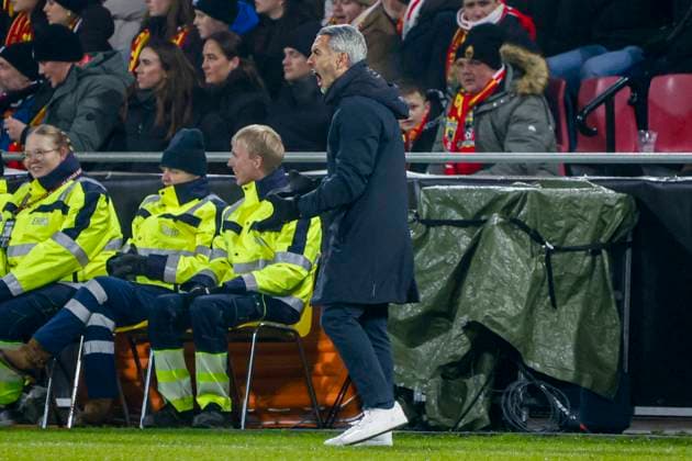 head coach Carlos Vicens of SC Braga screaming Go Ahead Eagles v SC Braga, UEFA Europa League 2025 26 League Phase MD8, Go Ahead Eagles v SC Braga, Stadion De Adelaarshorst, January 29, 2026, Deventer, Netherlands.