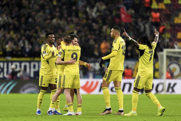 FCSB v Fenerbahce - UEFA Europa League BUCHAREST, ROMANIA - JANUARY 29: Ismail Yuksek (5) of Fenerbahce celebrates after scoring a goal with teammates during the UEFA Europa League Week 8 football match between FCSB and Fenerbahce in Bucharest, Romania on January 29, 2026. Arife Karakum Anadolu Bucharest Romania. Editorial use only. Please get in touch for any other usage.  Copyright: x2026xAnadoluxArifexKarakumx