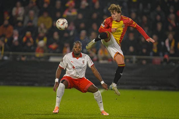 2026-01-29 - Europa League match DEVENTER, NETHERLANDS - JANUARY 29: Oskar Sivertsen of Go Ahead Eagles battles for possession with Bright Arrey-Mbi of SC Braga during the Europa League match at the De Adelaarshorst on January 29, 2026 in Deventer, Netherlands Deventer De Adelaarshorst Netherlands Content not available for redistribution in The Netherlands directly or indirectly through any third parties. Copyright: xDennisxBresserx