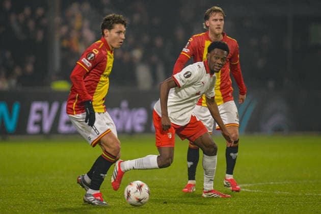 2026-01-29 - Europa League match DEVENTER, NETHERLANDS - JANUARY 29: Evert Linthorst of Go Ahead Eagles battles for possession with Jean-Baptiste Gorby of SC Braga during the Europa League match at the De Adelaarshorst on January 29, 2026 in Deventer, Netherlands Deventer De Adelaarshorst Netherlands Content not available for redistribution in The Netherlands directly or indirectly through any third parties. Copyright: xDennisxBresserx