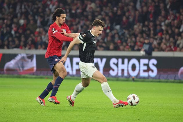 FOOTBALL : LOSC Lille vs Freiburg - UEFA Europa League - 29 01 2026 Ayyoub BOUADDI (LOSC Lille) et Maximilian EGGESTEIN (SC Freiburg) lors du match LOSC Lille vs Freiburg, UEFA Europa League phase de ligue, Decathlon Arena stade Pierre Mauroy, le 29 janvier 2026 - photo Laurent Sanson PsnewZ  Copyright: xLaurentxSANSONx xPsnewZx