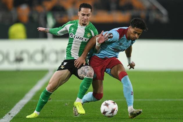 Fußball, EuroLeague, Real Betis Sevilla - Feyenoord Rotterdam #4 SEVILLA, 29-01-2026, Stadium La Cartuja, UEFA Football season 2025 2026, Europa League match between Betis Sevilla and Feyenoord. Pictures shows Feyenoord player Goncalo Borges and Betis player Antony Betis Sevilla - Feyenoord  x201172236x Copyright: