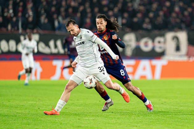 Koba Koindredi (8 FC Basel 1893), right, and Matej Valenta (32 FC Viktoria Plzen), left, in action during the UEFA Europa League match between FC Basel 1893 and FC Viktoria Plzen at St. Jakob-Park, Basel, Switzerland. Copyright: xPriscilaxBütlerx xSPPx Sportspressphoto_SPR86748