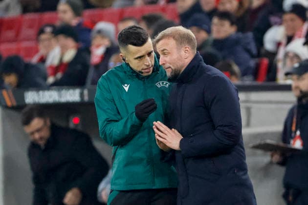 Fourth official Victor Garcia Verdura ESP and Sebastian Hoeneß, Hoeness VfB Stuttgart, Coach in dialog , Germany, Football, UEFA Europa League, Matchday 8, 2025 2026, VfB Stuttgart vs Young Boys Bern, 29 01 2026, Stuttgart MHP Arena Germany Copyright: xGrantxHubbsx
