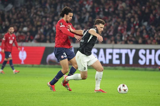 FOOTBALL : LOSC Lille vs Freiburg - UEFA Europa League - 29 01 2026 Ayyoub BOUADDI (LOSC Lille) et Maximilian EGGESTEIN (SC Freiburg) lors du match LOSC Lille vs Freiburg, UEFA Europa League phase de ligue, Decathlon Arena stade Pierre Mauroy, le 29 janvier 2026 - photo Laurent Sanson PsnewZ  Copyright: xLaurentxSANSONx xPsnewZx