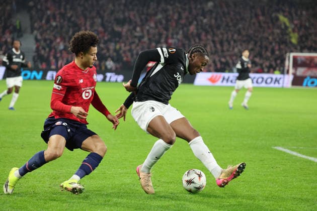 FOOTBALL : LOSC Lille vs Freiburg - UEFA Europa League - 29 01 2026 Tiago SANTOS (LOSC Lille) et Bruno OGBUS (SC Freiburg) lors du match LOSC Lille vs Freiburg, UEFA Europa League phase de ligue, Decathlon Arena stade Pierre Mauroy, le 29 janvier 2026 - photo Laurent Sanson PsnewZ  Copyright: xLaurentxSANSONx xPsnewZx