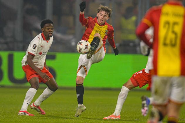2026-01-29 - Europa League match DEVENTER, NETHERLANDS - JANUARY 29: Jean-Baptiste Gorby of SC Braga battles for possession with Oskar Sivertsen of Go Ahead Eagles during the Europa League match at the De Adelaarshorst on January 29, 2026 in Deventer, Netherlands Deventer De Adelaarshorst Netherlands Content not available for redistribution in The Netherlands directly or indirectly through any third parties. Copyright: xDennisxBresserx