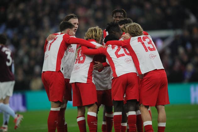Aston Villa v Salzburg, Europa League Red Bull Salzburg players celebrate the goal scored by Karim KonatÃ of Red Bull Salzburg during the Europa League match between Aston Villa and Salzburg at Villa Park, Birmingham, UK on 29 January 2026. Birmingham Villa Park West Midlands UK Editorial use only , Copyright: xAlunxRobertsx PSI-23649-0004