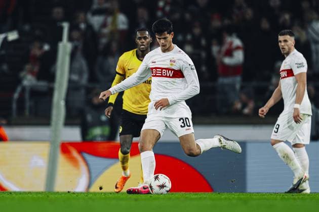 Chema Andres 30 VfB Stuttgart with the ball while Edimilson Fernandes 6 BSC Young Boys and Ermedin Demirovic 9 VfB Stuttgart defend game scene with ball control Copyright: xspeedshotx
