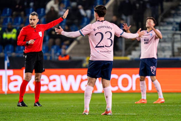 2026-01-29 KRC Genk v Malmo FF - UEFA Europa League 2025 26 League Phase MD8 GENK, BELGIUM - JANUARY 29: Lasse Berg Johnsen of Malmo FF disappointed with the decision of referee Horatiu Fesnic during the UEFA Europa League 2025 26 League Phase MD8 match between KRC Genk and Malmo FF at Cegeka Arena on January 29, 2026 in Genk, Belgium. (Photo by Gabriel Calvino Alonso BSR Agency) Genk Belgium Content not available for redistribution in The Netherlands directly or indirectly through any third parties. Copyright: xBSRxAgencyx
