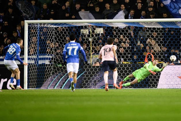 260129 Daan Heymans of KRC Genk scores the 1 1 goal behind goalkeeper Melker Ellborg of Malmö FF during the UEFA Europa League football match between KRC Genk and Malmö FF on January 29, 2026 in Genk Photo Simon Hastegard BILDBYRAN kod SH SH0684 fotboll football soccer fotball uefa europa league europa league krc genk malmö ff bbeng  Copyright: SIMONxHASTEGARD BB260129SH053