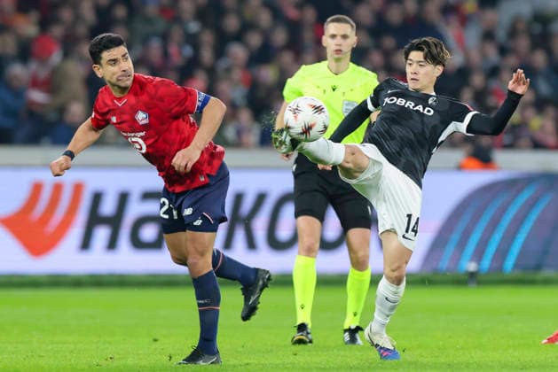 Benjamin Andre OSC Lille and Yuito Suzuki SC Freiburg battle for the ball, UEFA Europa League 2025 26 League Phase MD8, LOSC Lille v SC Freiburg, Stade Pierre Mauroy on January 29, 2026 in Lille, France Photo by Marco Steinbrenner DeFodi Images Benjamin Andre OSC Lille and Yuito Suzuki SC Freiburg battle for the ball, UEFA Europa League 2025 26 League Phase MD8, LOSC Lille v SC Freiburg, Stade Pierre Mauroy, January 29, 2026 in Lille, France Photo by Marco Steinbrenner DeFodi Images