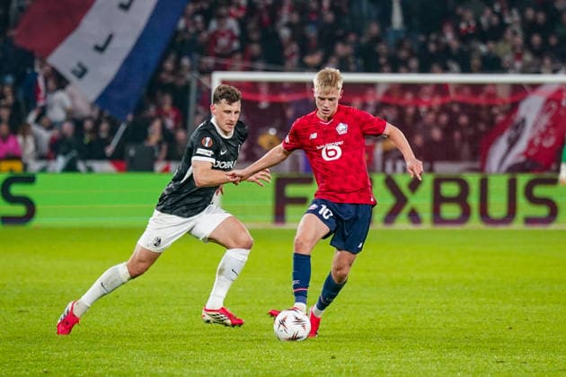 Football UEFA Europa League 2025 26, Matchday 8 OSC Lille vs SC Freiburg Stade Pierre Mauroy Lille, France RÃ my Cabella Remy Cabella OSC Lille, 10 Maximilian Eggestein SC Freiburg, 08 Copyright: xJOERANxSTEINSIEKx