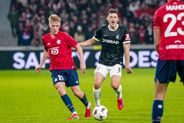Football UEFA Europa League 2025 26, Matchday 8 OSC Lille vs SC Freiburg Stade Pierre Mauroy Lille, France RÃ my Cabella Remy Cabella OSC Lille, 10 Maximilian Eggestein SC Freiburg, 08 Copyright: xJOERANxSTEINSIEKx