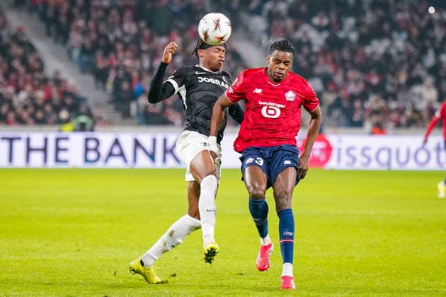 Football UEFA Europa League 2025 26, Matchday 8 OSC Lille vs SC Freiburg Stade Pierre Mauroy Lille, France Ismaily OSC Lille, 3 Junior Adamu SC Freiburg, 20 Copyright: xJOERANxSTEINSIEKx