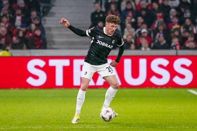 Football UEFA Europa League 2025 26, Matchday 8 OSC Lille vs SC Freiburg Stade Pierre Mauroy Lille, France Philipp Treu SC Freiburg, 29 Copyright: xJOERANxSTEINSIEKx