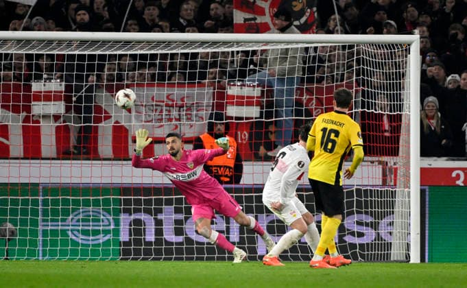 GOAL for 2 1 Armin Gigovic BSC Young Boys Bern 37 Goal kick Action Goal chance not in picture Goalkeeper Fabian Bredlow VfB Stuttgart 01 VfB Stuttgart vs Young Boys Bern YB EUROPA LEAGUE EL 29 01 2026 DFL REGULATIONS PROHIBIT ANY USE OF PHOTOGRAPHS AS IMAGE SEQUENCES AND OR QUASI VIDEO VfB Stuttgart vs Young Boys Bern YB