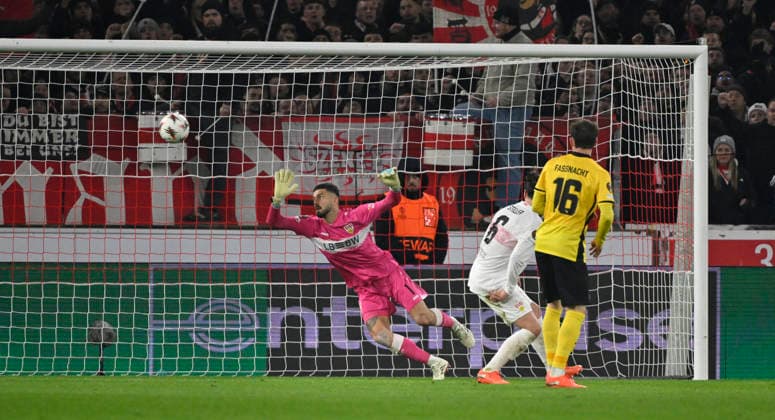 GOAL for 2 1 Armin Gigovic BSC Young Boys Bern 37 Goal kick Action Goal chance not in picture Goalkeeper Fabian Bredlow VfB Stuttgart 01 VfB Stuttgart vs Young Boys Bern YB EUROPA LEAGUE EL 29 01 2026 DFL REGULATIONS PROHIBIT ANY USE OF PHOTOGRAPHS AS IMAGE SEQUENCES AND OR QUASI VIDEO VfB Stuttgart vs Young Boys Bern YB