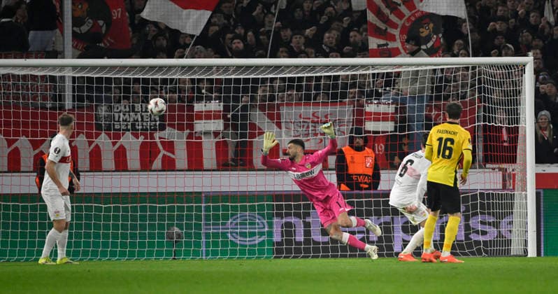 GOAL for 2 1 Armin Gigovic BSC Young Boys Bern 37 Goal kick Action Goal chance not in picture Goalkeeper Fabian Bredlow VfB Stuttgart 01 VfB Stuttgart vs Young Boys Bern YB EUROPA LEAGUE EL 29 01 2026 DFL REGULATIONS PROHIBIT ANY USE OF PHOTOGRAPHS AS IMAGE SEQUENCES AND OR QUASI VIDEO VfB Stuttgart vs Young Boys Bern YB