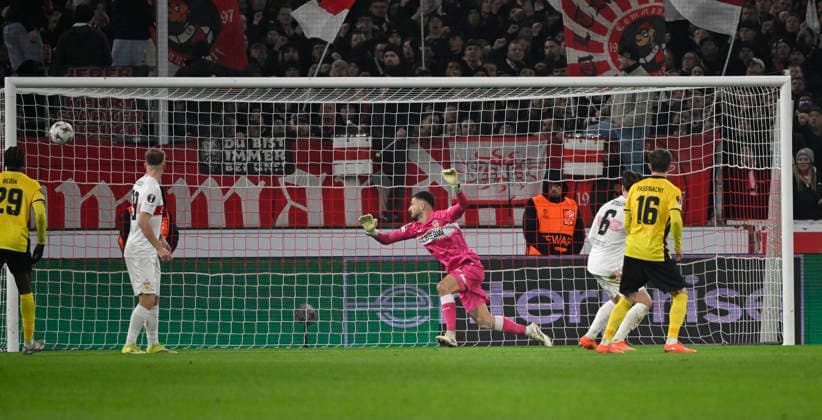 GOAL for 2 1 Armin Gigovic BSC Young Boys Bern 37 Goal kick Action Goal chance not in picture Goalkeeper Fabian Bredlow VfB Stuttgart 01 VfB Stuttgart vs Young Boys Bern YB EUROPA LEAGUE EL 29 01 2026 DFL REGULATIONS PROHIBIT ANY USE OF PHOTOGRAPHS AS IMAGE SEQUENCES AND OR QUASI VIDEO VfB Stuttgart vs Young Boys Bern YB