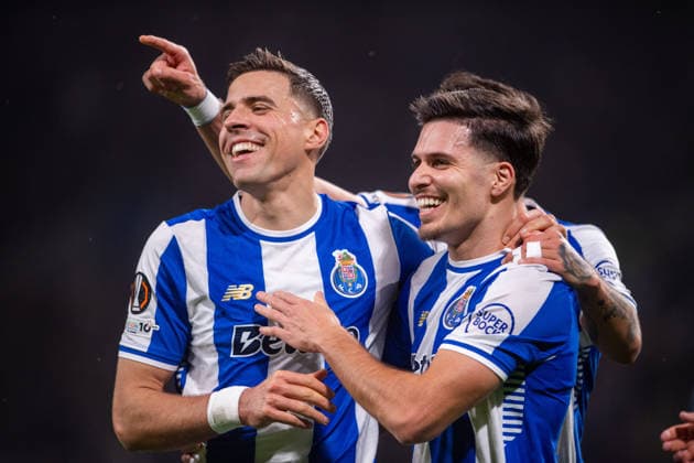 January 29, 2026, Porto, Porto, Portugal: PORTO, PORTUGAL - JANUARY 29: JAN BEDNAREK from FC Porto and FRANCISCO MOURA from FC Porto celebrating a own goal by EMMANUEL FERNANDEZ of Rangers FC during the UEFA Europa League 2025 26 MD8 match between FC Porto and Rangers FC, at Estadio do Dragao on January 29, 2026 in Porto, Portugal Porto Portugal - ZUMAl192 20260129_zsp_l192_052 Copyright: xMiguelxLemosx
