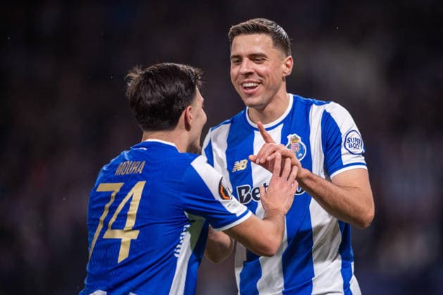 January 29, 2026, Porto, Porto, Portugal: PORTO, PORTUGAL - JANUARY 29: JAN BEDNAREK from FC Porto and FRANCISCO MOURA from FC Porto celebrating a own goal by EMMANUEL FERNANDEZ of Rangers FC during the UEFA Europa League 2025 26 MD8 match between FC Porto and Rangers FC, at Estadio do Dragao on January 29, 2026 in Porto, Portugal Porto Portugal - ZUMAl192 20260129_zsp_l192_053 Copyright: xMiguelxLemosx