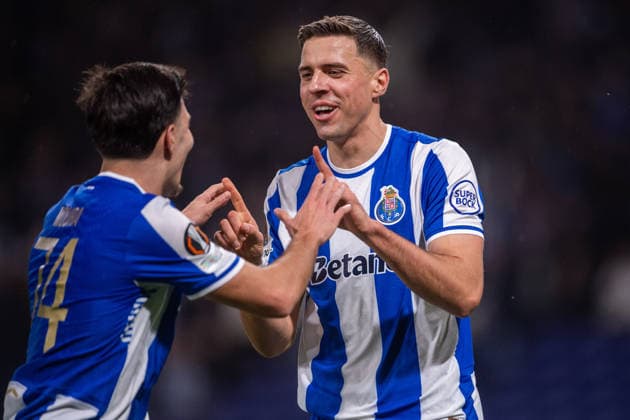 January 29, 2026, Porto, Porto, Portugal: PORTO, PORTUGAL - JANUARY 29: JAN BEDNAREK from FC Porto and FRANCISCO MOURA from FC Porto celebrating a own goal by EMMANUEL FERNANDEZ of Rangers FC during the UEFA Europa League 2025 26 MD8 match between FC Porto and Rangers FC, at Estadio do Dragao on January 29, 2026 in Porto, Portugal Porto Portugal - ZUMAl192 20260129_zsp_l192_055 Copyright: xMiguelxLemosx