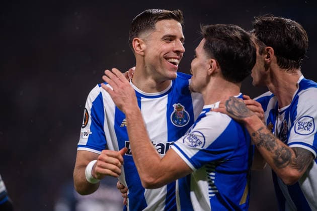 January 29, 2026, Porto, Porto, Portugal: PORTO, PORTUGAL - JANUARY 29: JAN BEDNAREK from FC Porto and FRANCISCO MOURA from FC Porto celebrating a own goal by EMMANUEL FERNANDEZ of Rangers FC during the UEFA Europa League 2025 26 MD8 match between FC Porto and Rangers FC, at Estadio do Dragao on January 29, 2026 in Porto, Portugal Porto Portugal - ZUMAl192 20260129_zsp_l192_057 Copyright: xMiguelxLemosx