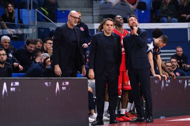BASKET - Euroleague - EA7 Emporio Armani Milano vs Partizan Belgrado Peppe Poeta, head coach EA7 Emporio Armani Olimpia Milano & his coaching staff during EA7 Emporio Armani Milano vs Partizan Belgrado, Basketball Euroleague match in Assago (MI), Italy, January 29 2026 Assago (MI) Italy  Copyright: xIPAxSport ABACAx